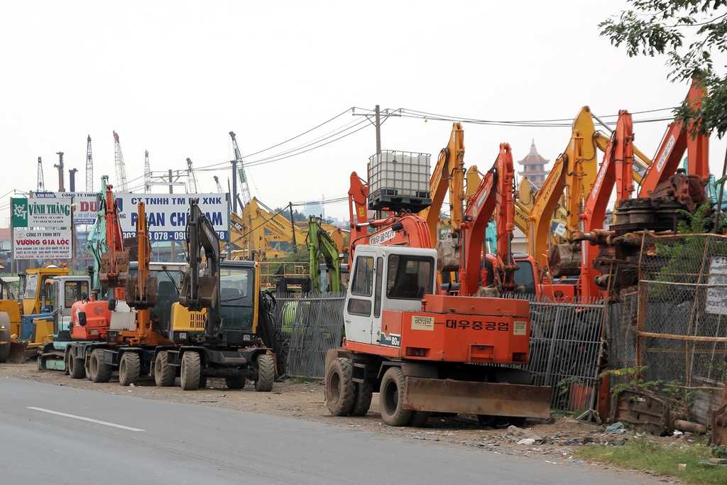 THUÊ XE CƠ GIỚI TẠI HỒ CHÍ MINH